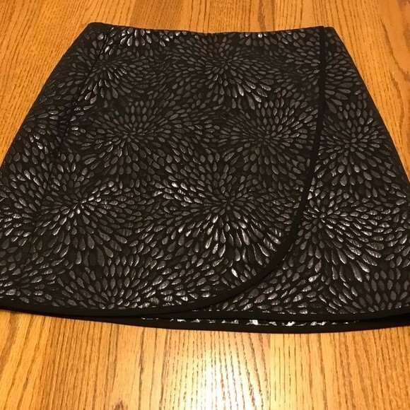 Loft Black Shimmer Flower Petal Overlay Skirt - Picture 3 of 9